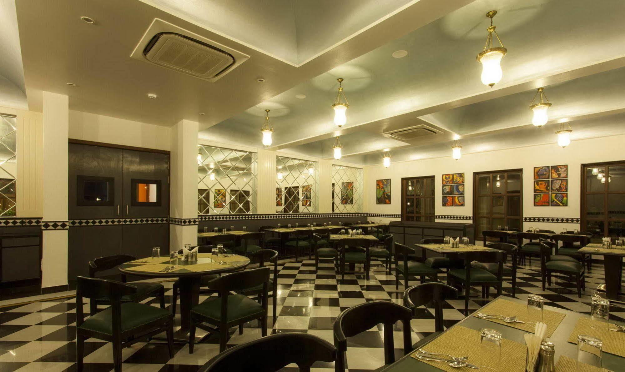 Regency Lagoon Resort Rajkot Luaran gambar