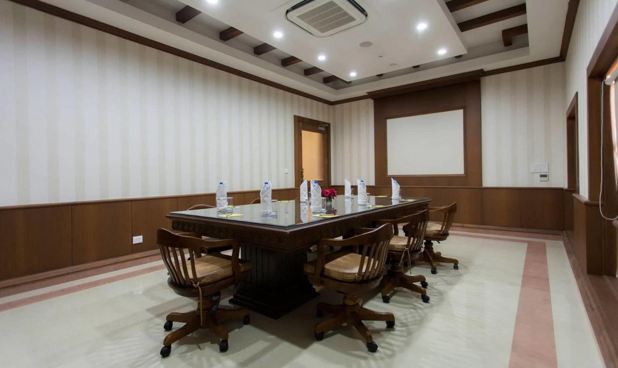 Regency Lagoon Resort Rajkot Luaran gambar
